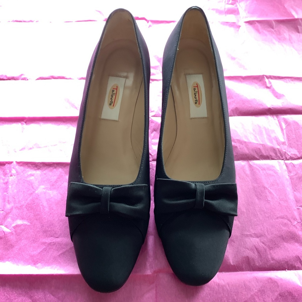 Talbots Black Satin Low-Heeled Pumps with  Bow